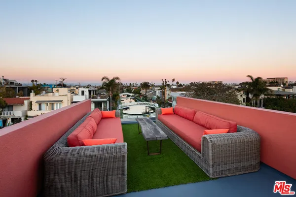$16,850 | 2217 Grand Canal, Venice, CA 90291
