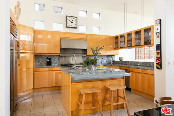$16,850 | 2217 Grand Canal, Venice, CA 90291