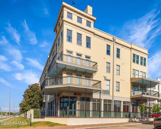 $230,000 | 201 Settlers Trace Boulevard, Unit 3405, Lafayette, LA 70508