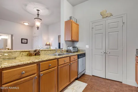 $230,000 | 201 Settlers Trace Boulevard, Unit 3405, Lafayette, LA 70508