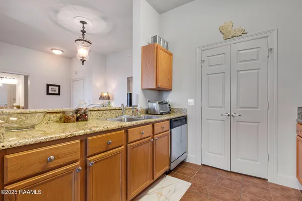 $230,000 | 201 Settlers Trace Boulevard, Unit 3405, Lafayette, LA 70508