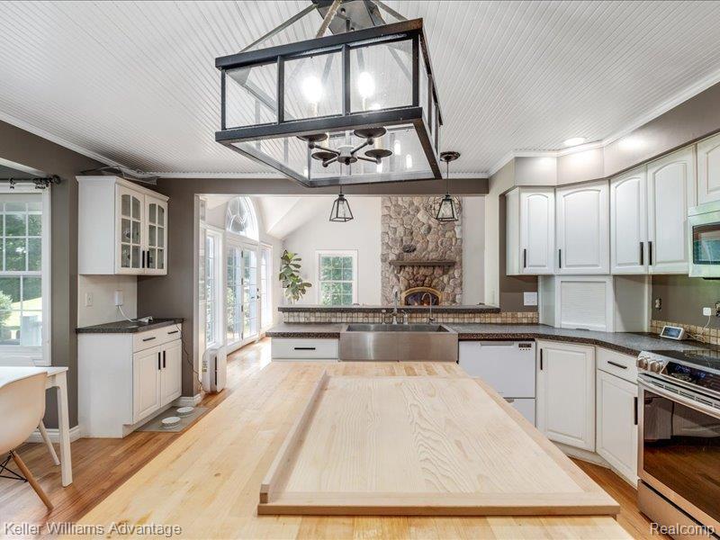 2175 Curtis Road Leonard, MI 48367 - Photo 10 of 48