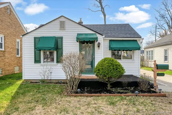 $135,000 | 8237 Lenore, Dearborn Heights, MI 48127