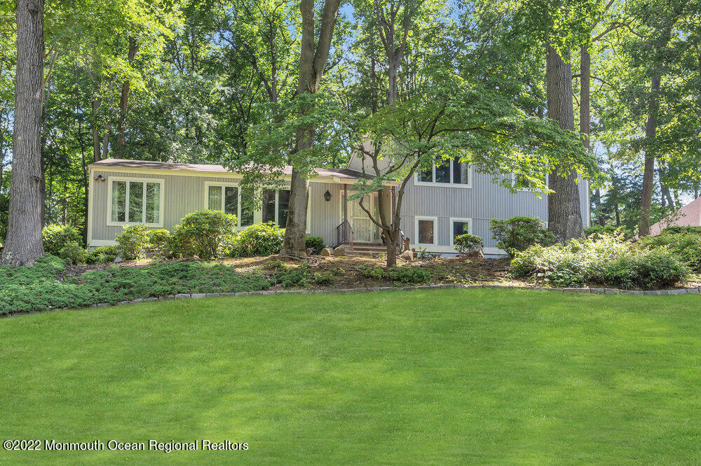 60 Howland Road Middletown, NJ 07748 - Photo 5 of 35 003_dsc07653-1_0