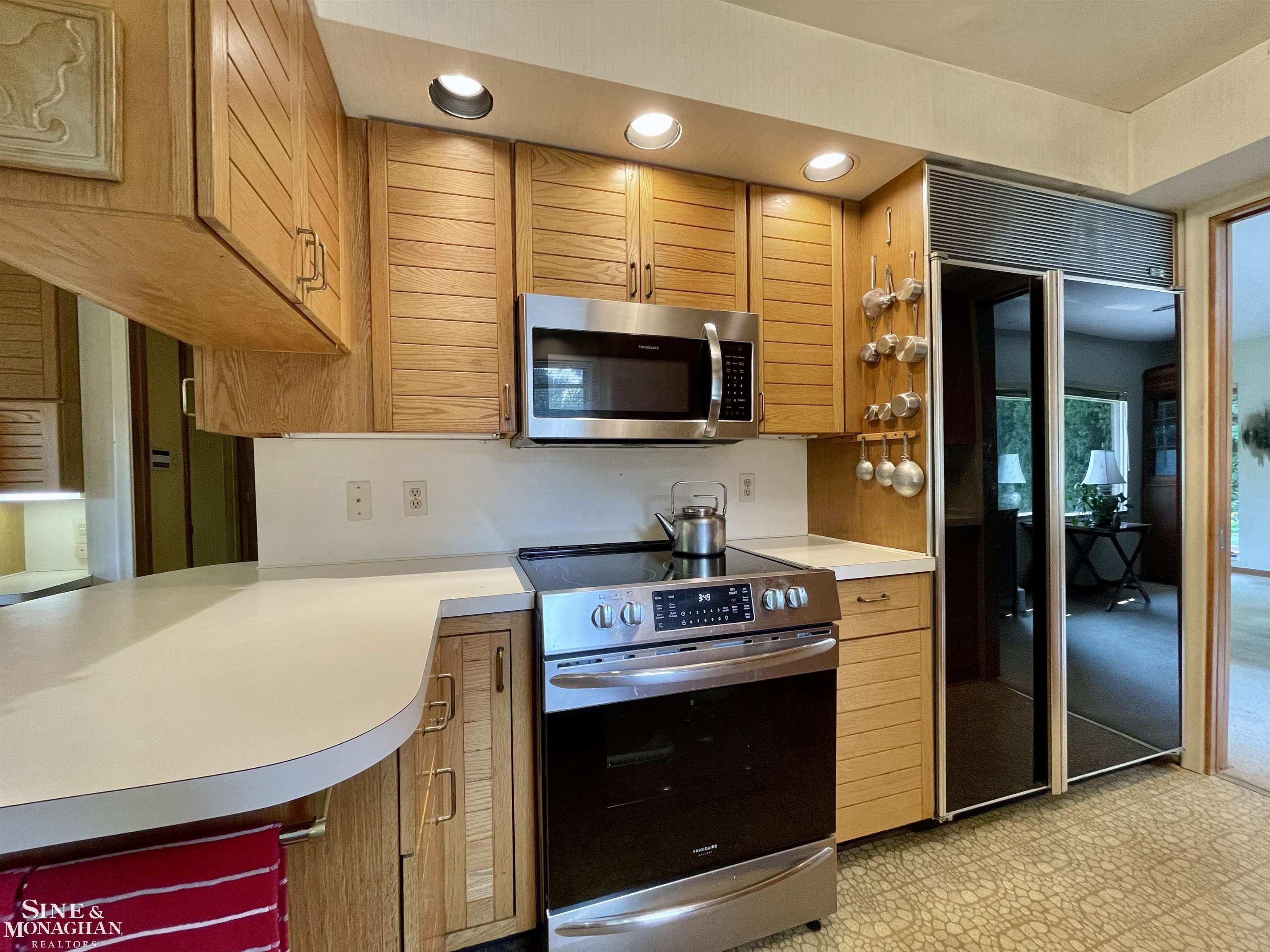 245 Stephens Road Grosse Pointe, MI 48236 - Photo 16 of 40 50152026-1d8ae8e1-3e67-42c1-841a-d5aadb99e0b7.JPG
