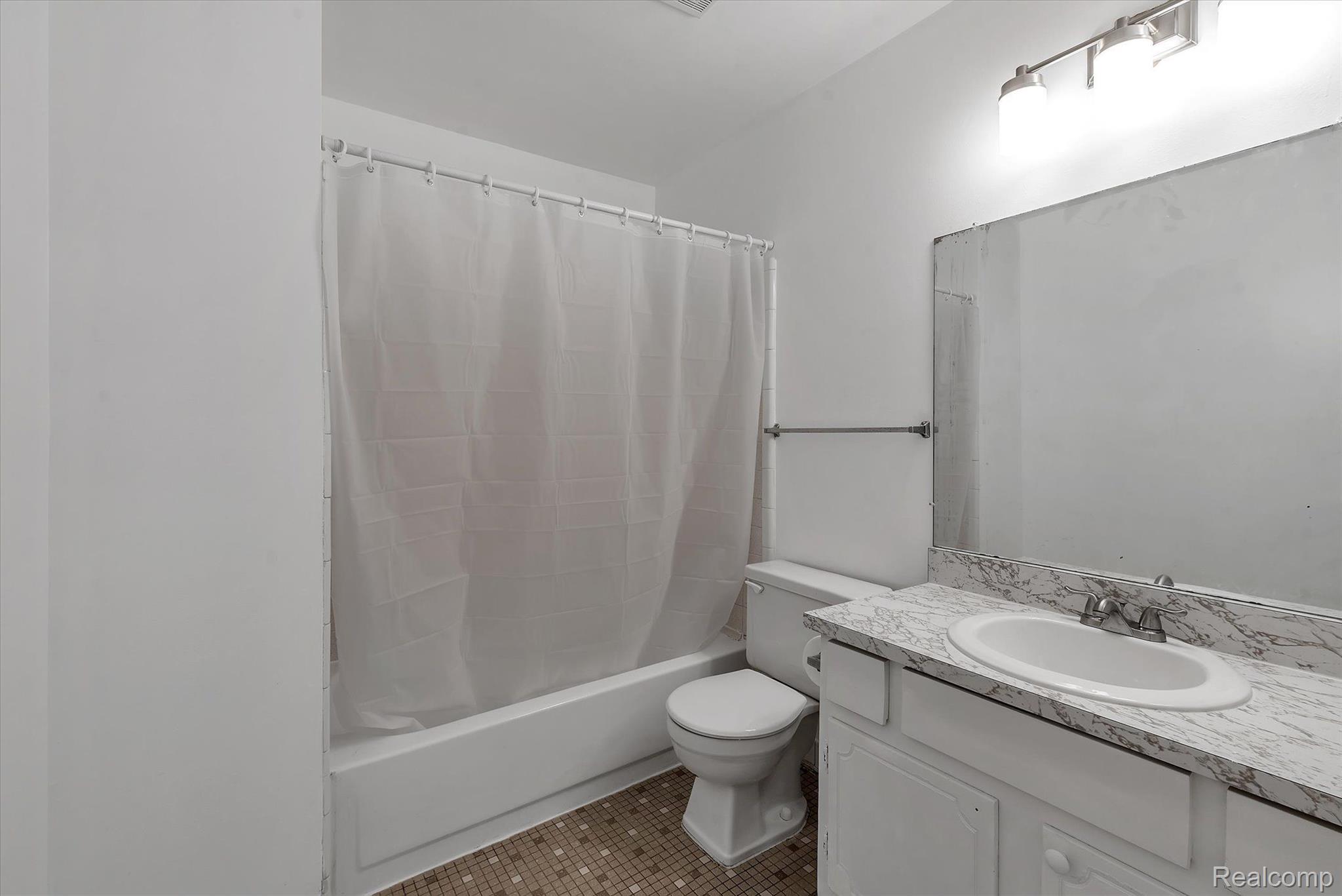 17565 Raleigh Square Drive Southgate, MI 48195 - Photo 15 of 23