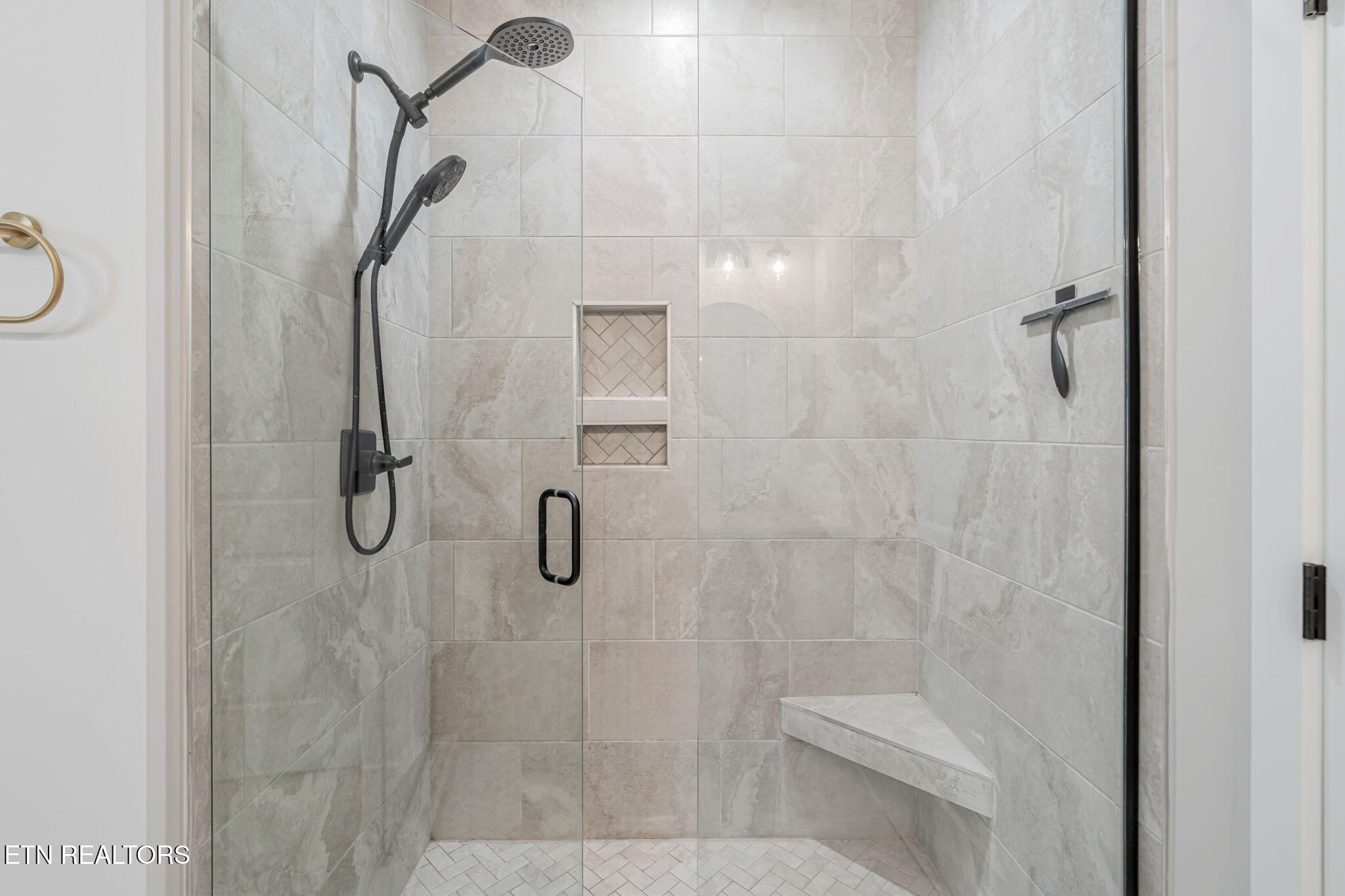 211 Queenberry Street Oak Ridge, TN 37830 - Photo 21 of 58 22-web-or-mls-211 Queenberry Street-17