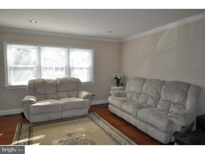 703 Bem Street Riverside, NJ 08075 - Photo 3 of 19 Living Room