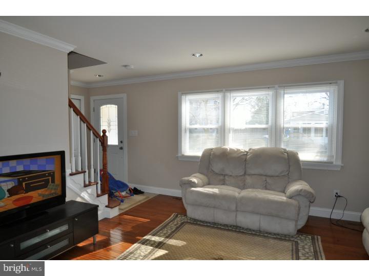 703 Bem Street Riverside, NJ 08075 - Photo 4 of 19 Living Room