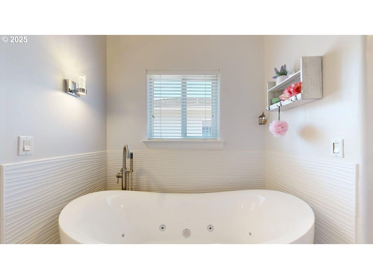 861 Jodee Lane Brookings, OR 97415 - Photo 26 of 38 Bathroom, Attached