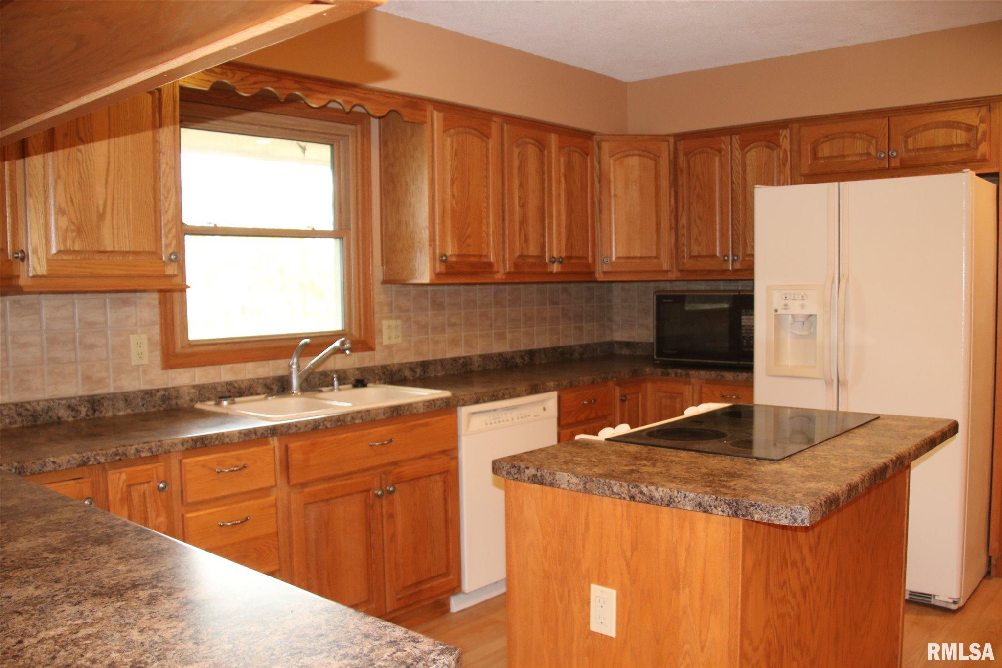 703 Tower Road Clinton, IA 52732 - Photo 4 of 10 Gallery Image 4