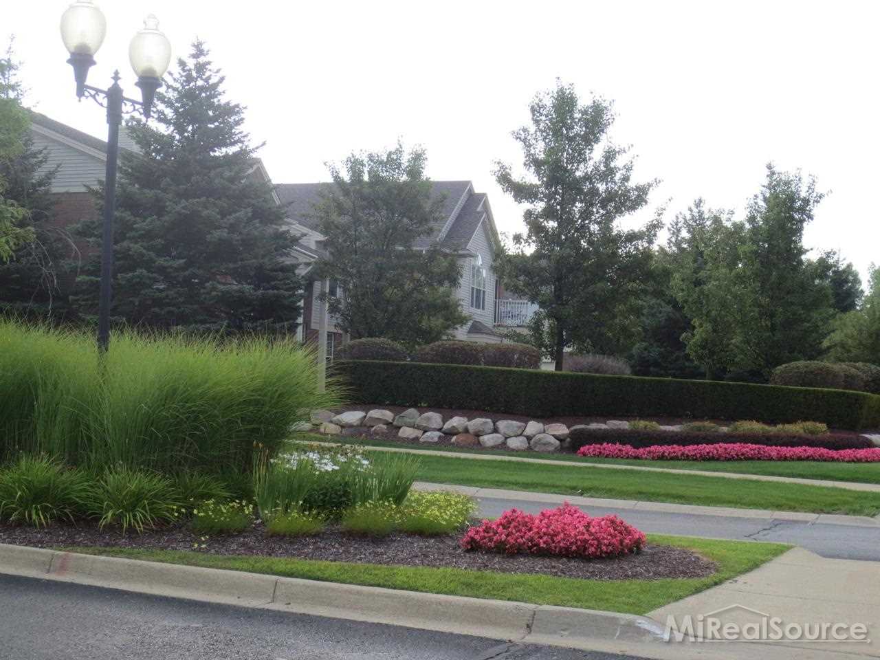 1896 Flagstone Circle, Unit 78 Rochester, MI 48307 - Photo 4 of 14 31227990-3.JPG
