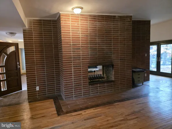 $775,000 | 17 Cardinal Drive, Moorestown, NJ 08057