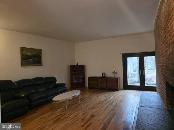 $775,000 | 17 Cardinal Drive, Moorestown, NJ 08057