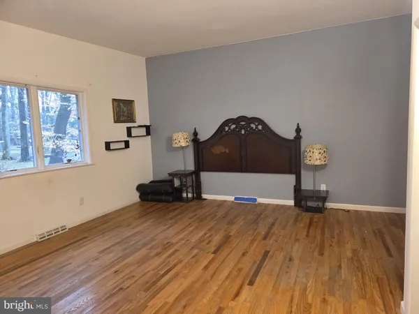 $775,000 | 17 Cardinal Drive, Moorestown, NJ 08057
