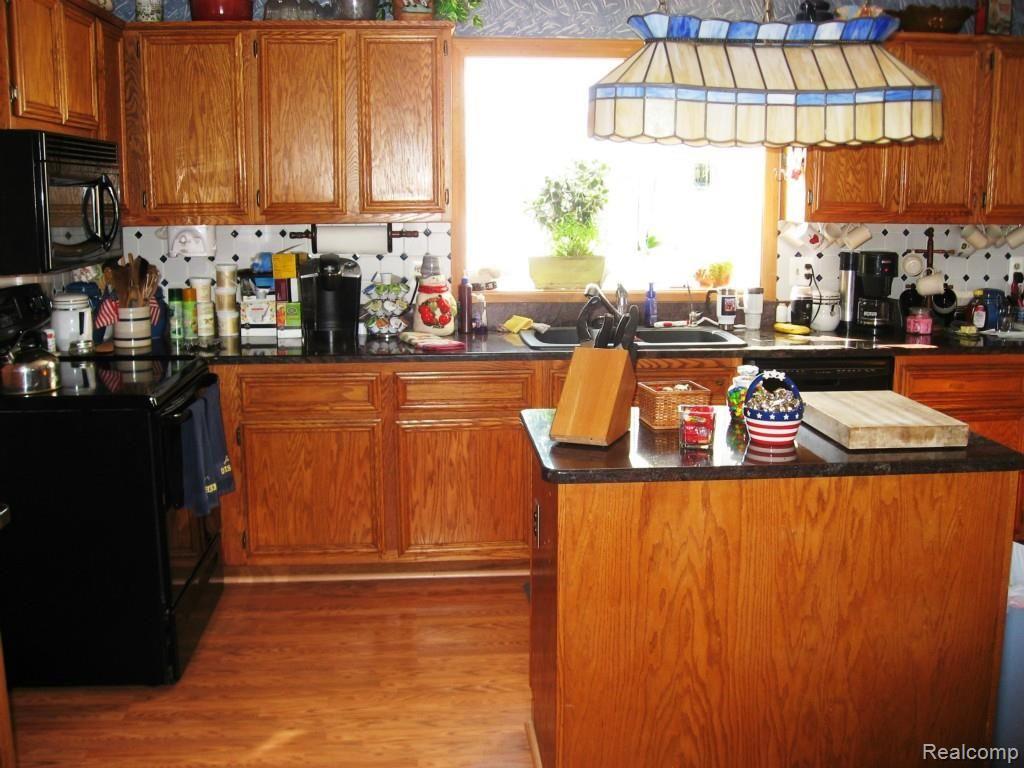 9053 Weber Road Columbus, MI 48063 - Photo 13 of 34 kitchen 5.jpg