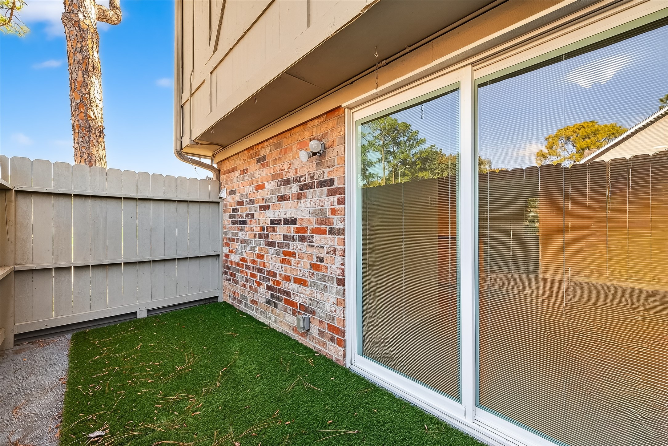 515 Tallowood Road, Unit 9 Houston, TX 77024 - Photo 17 of 18 a view of outdoor space and yard