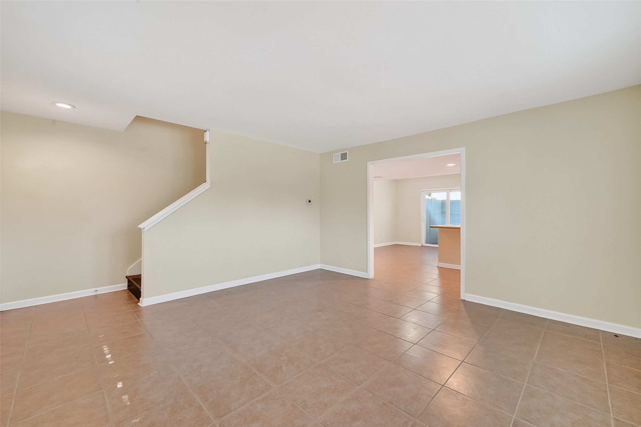 515 Tallowood Road, Unit 9 Houston, TX 77024 - Photo 6 of 18 a view of an empty room with closet and a window