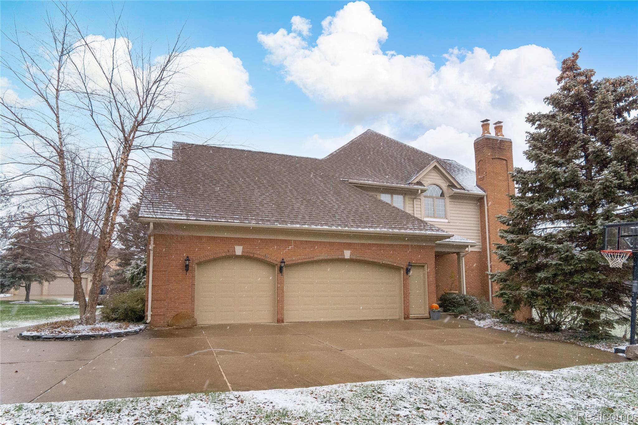 2664 Murfield Court Rochester, MI 48306 - Photo 5 of 99 Exteriors (5 of 18).jpg