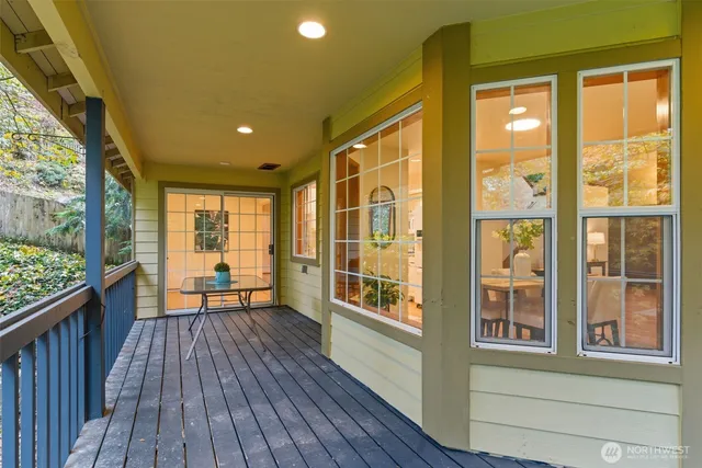 a view of sitting area with wooden floor