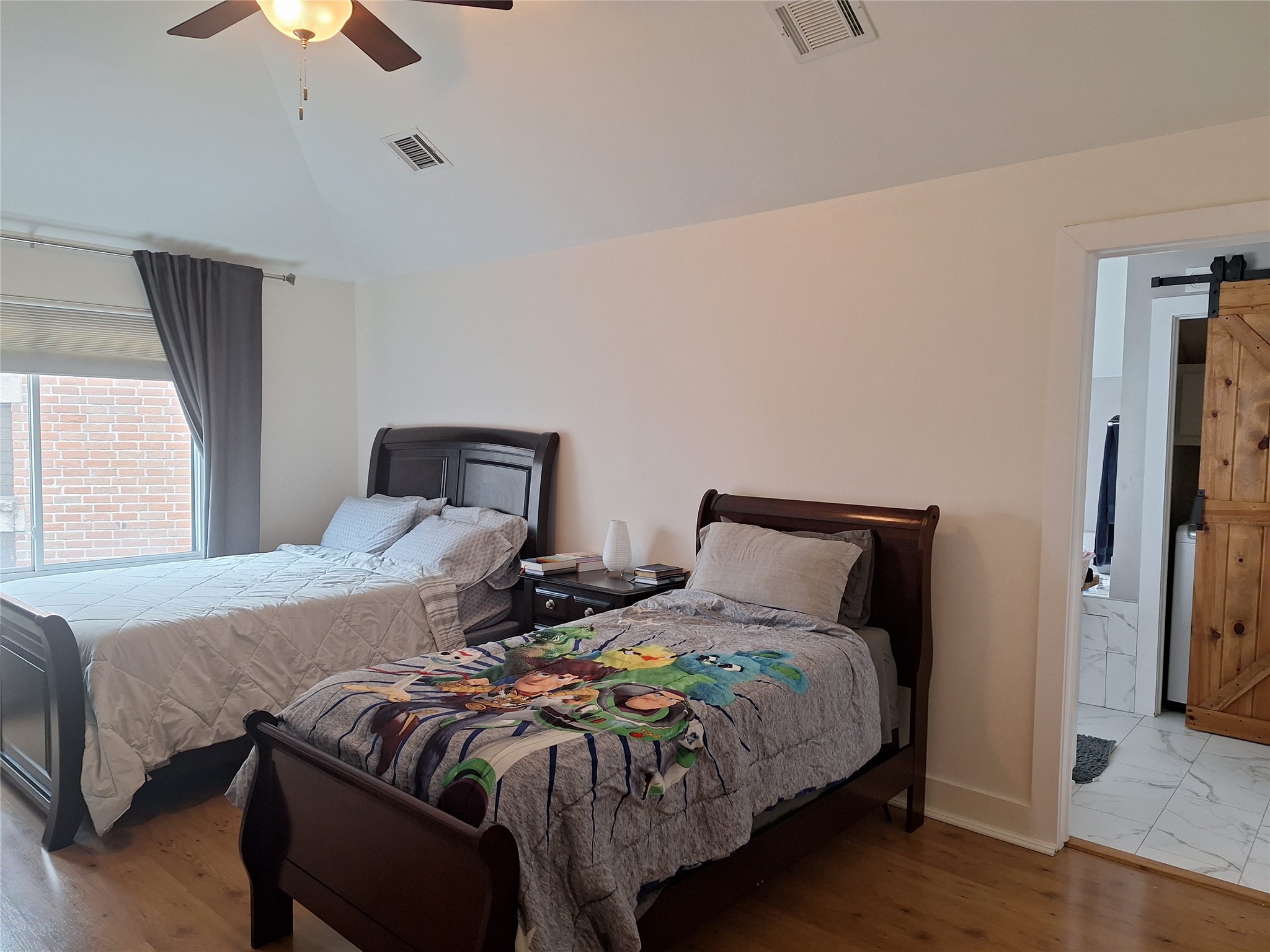 5207 Cornish Street Houston, TX 77007 - Photo 15 of 22 Master Bedroom on Third floor