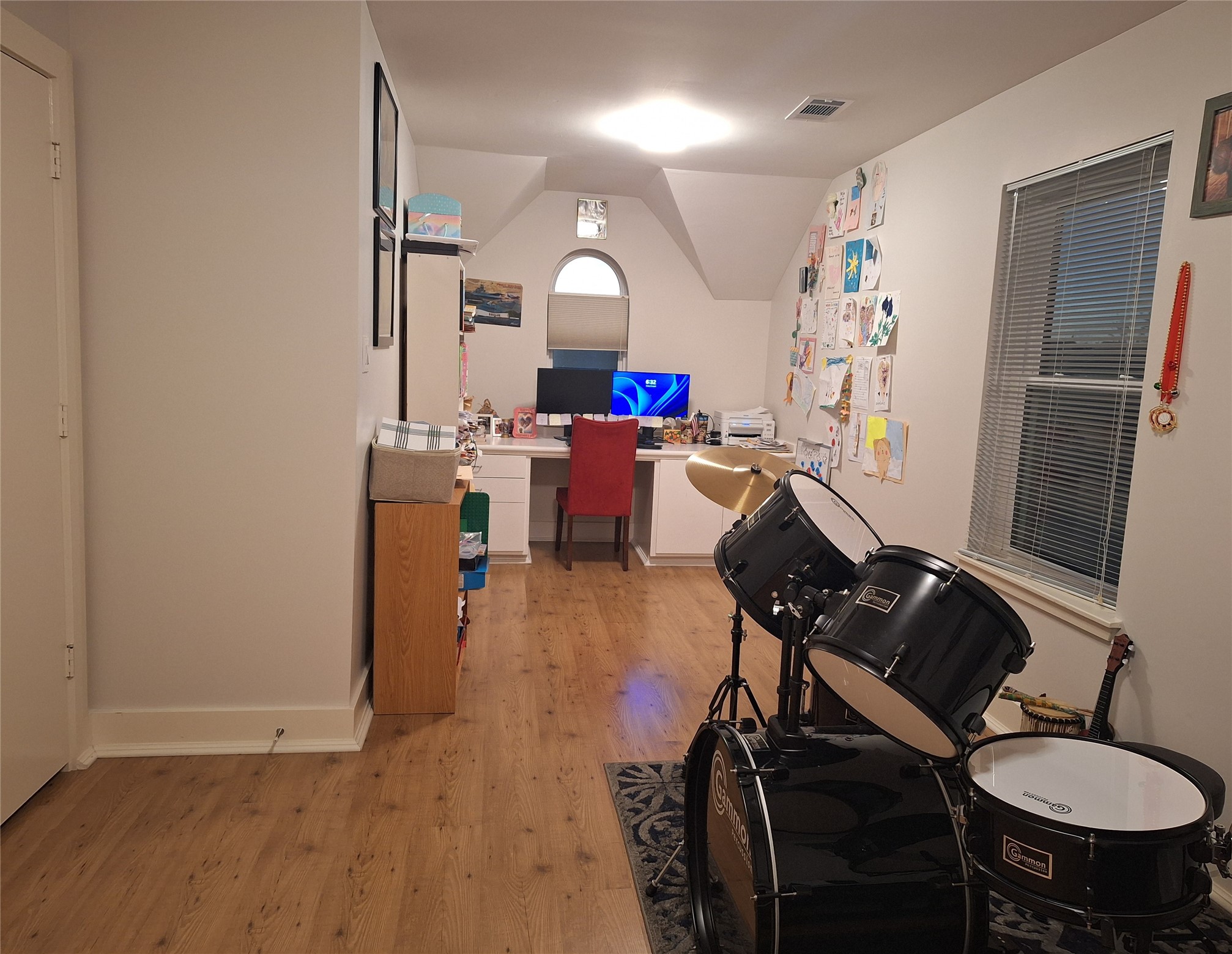 5207 Cornish Street Houston, TX 77007 - Photo 20 of 22 Third Bedroom/ Study on Third floor