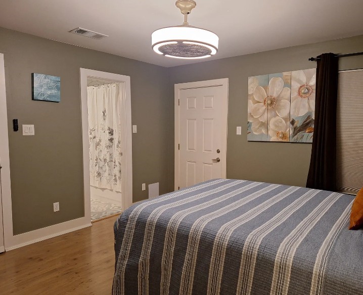 5207 Cornish Street Houston, TX 77007 - Photo 2 of 22 Secondary Bedroom on first floor