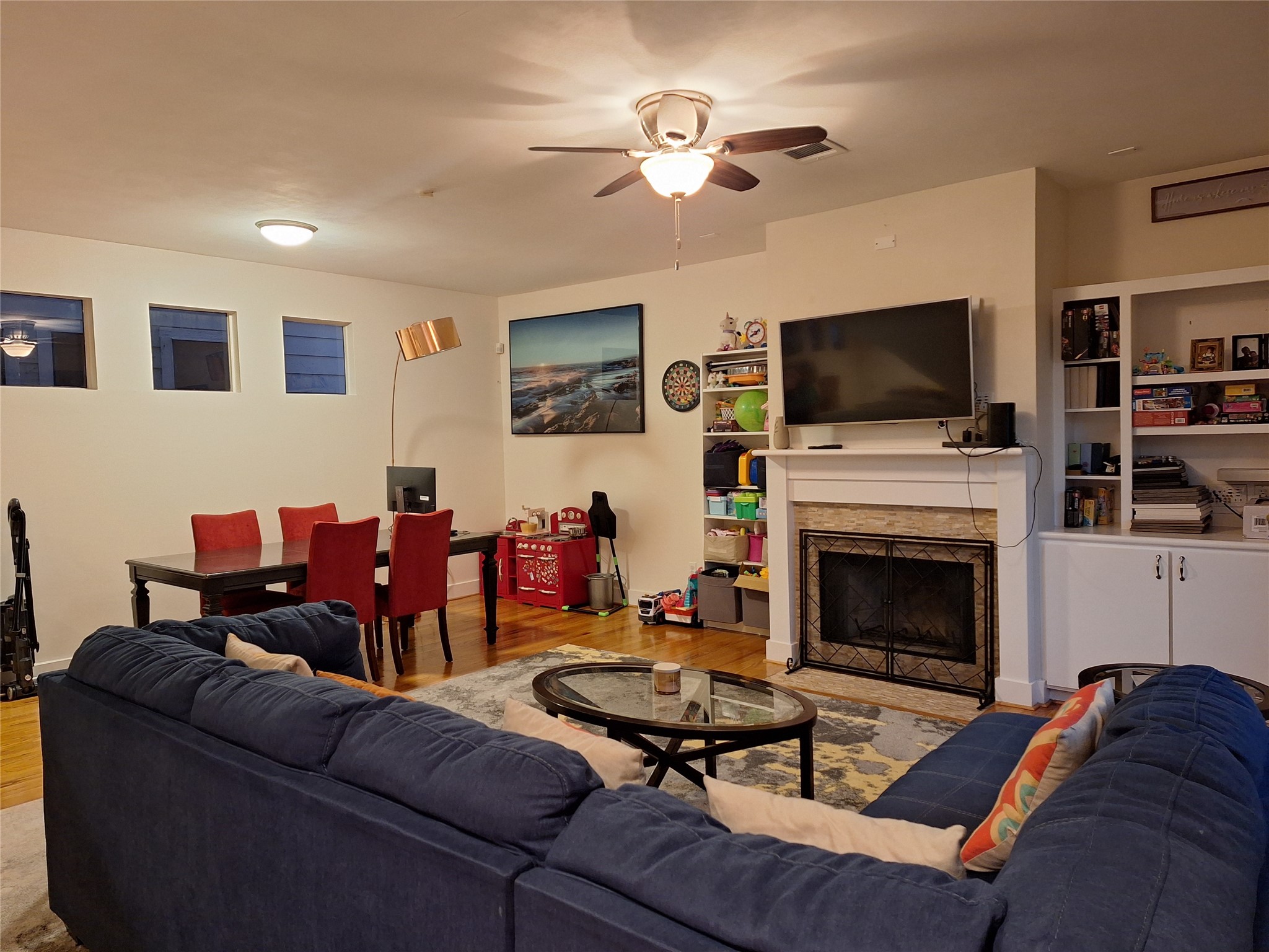 5207 Cornish Street Houston, TX 77007 - Photo 8 of 22 Living/Dining Room