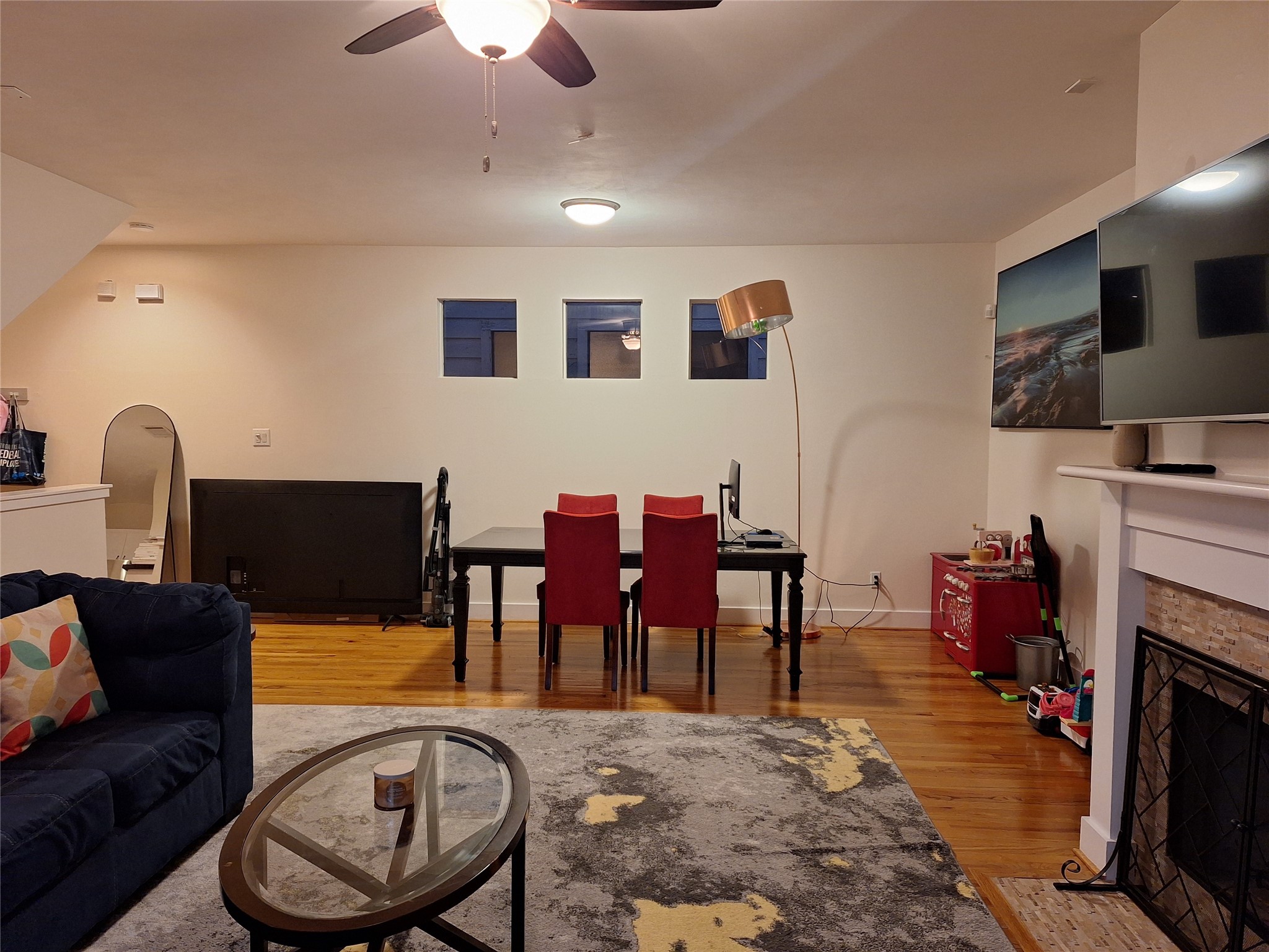 5207 Cornish Street Houston, TX 77007 - Photo 9 of 22 Living/Dining Room
