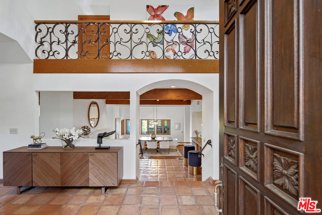 16814 Oak View Drive Encino, CA 91436 - Photo 3 of 49 a living room with furniture