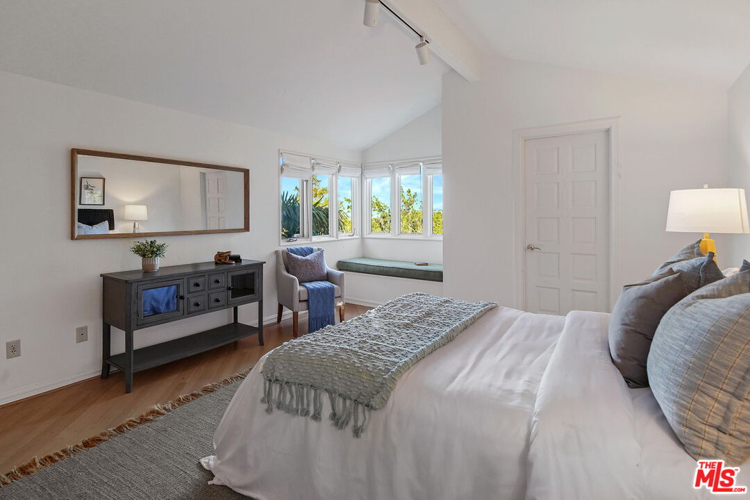 16814 Oak View Drive Encino, CA 91436 - Photo 33 of 49 a bed room with a bed and a fish tank