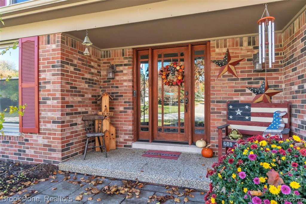 811 Croydon Road Rochester Hills, MI 48309 - Photo 2 of 47