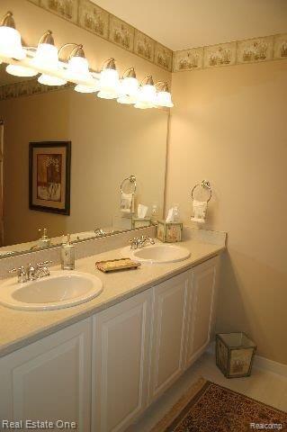 3812 Winding Brk Circle, Unit 9 Rochester, MI 48309 - Photo 14 of 19 HALL BATH