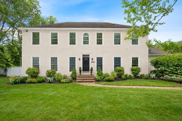 $2,950,000 | 4476 Noyack Road, Sag Harbor, NY 11963