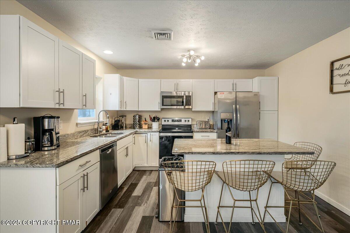 2127 Warwick Circle Tobyhanna, PA 18466 - Photo 15 of 44 29-HomeView_Media-2127_Warwick_Cir