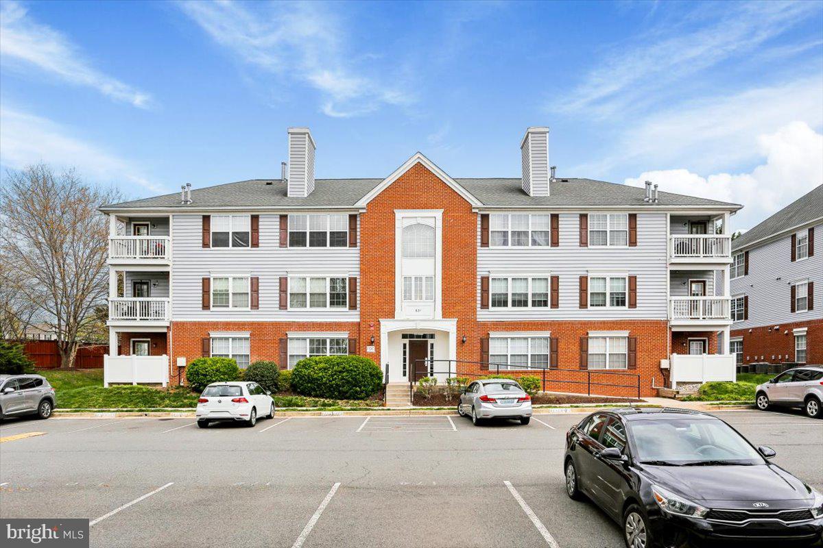 631 Constellation Square Southeast, Unit D Leesburg, VA 20175 - Photo 1 of 22 a car parked in front of a building