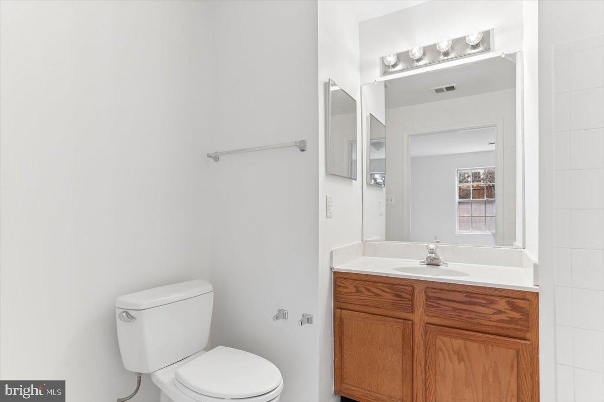 631 Constellation Square Southeast, Unit D Leesburg, VA 20175 - Photo 9 of 22 a bathroom with a sink toilet and shower