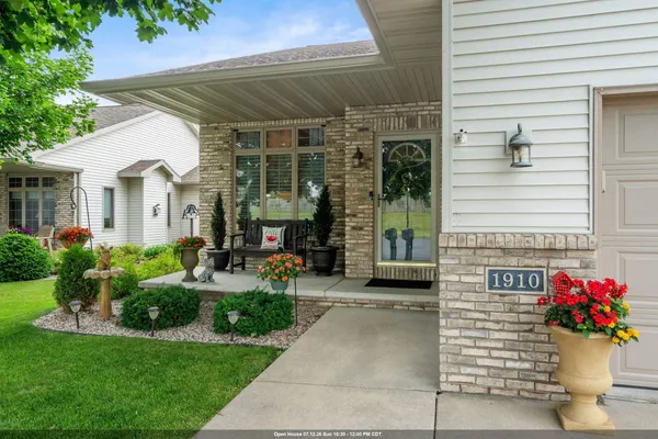 $374,900 | 1910 East Sylvan Avenue, Appleton, WI 54915
