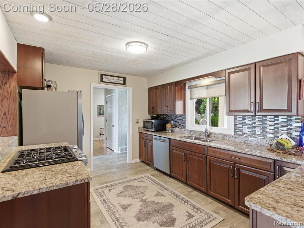 12099 Torrey Road Fenton, MI 48430 - Photo 14 of 60
