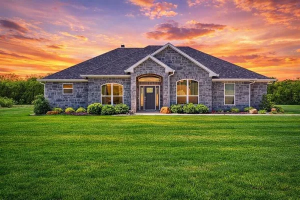 $589,000 | 1680 Highland Drive West, Whitney, TX 76692