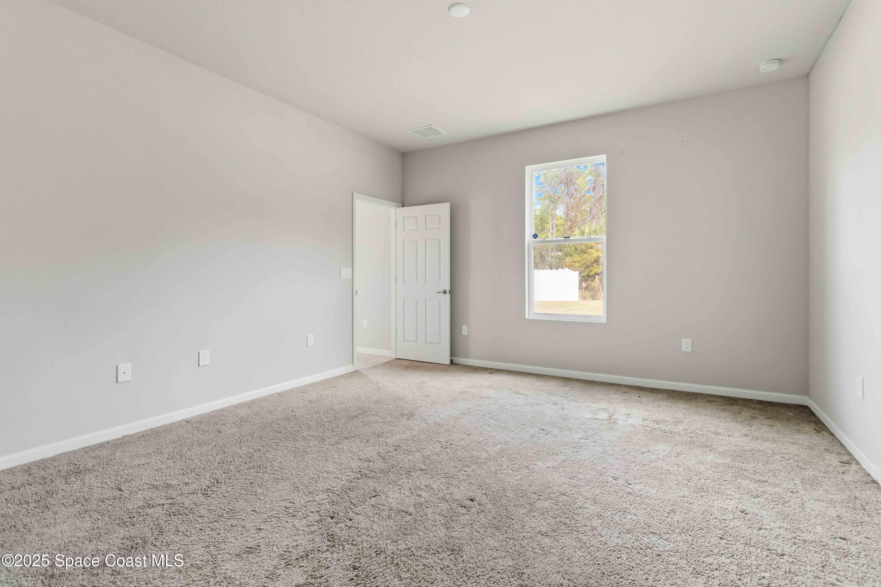 988 Corbin Circle Southwest Palm Bay, FL 32908 - Photo 11 of 26 an empty room with windows
