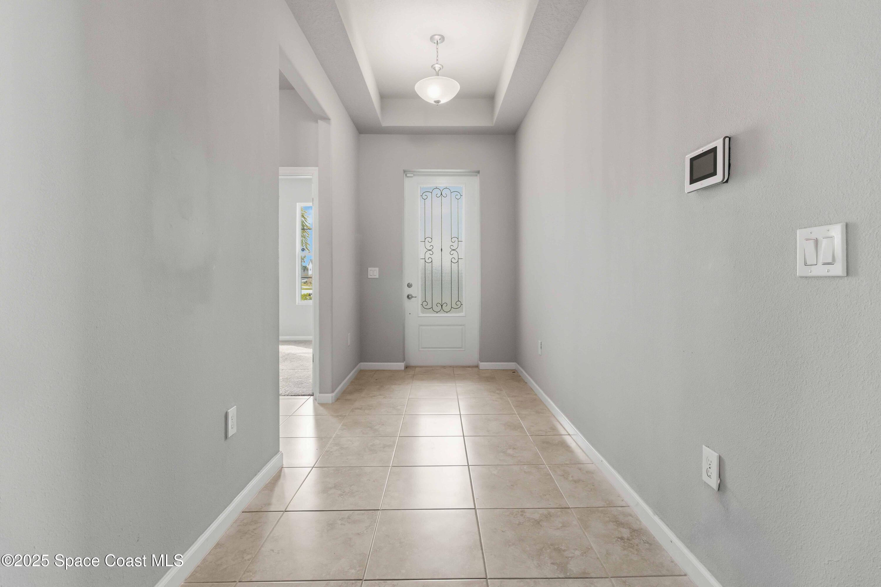 988 Corbin Circle Southwest Palm Bay, FL 32908 - Photo 2 of 26 a view of a hallway