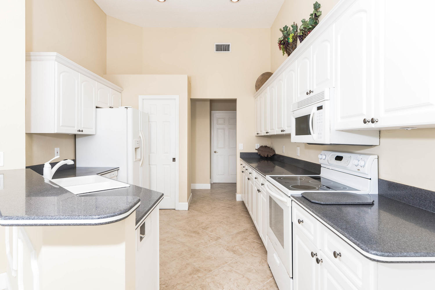 22295 Holcomb Place Boca Raton, FL 33428 - Photo 19 of 38 Kitchen