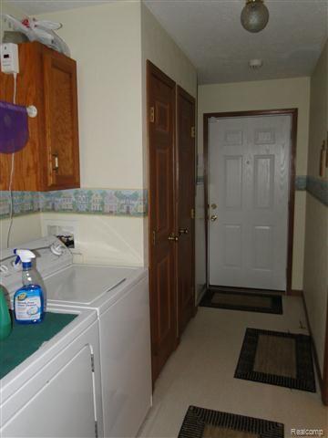 45 South Wilder Road Lapeer, MI 48446 - Photo 15 of 42 LaundryMud Room.jpg