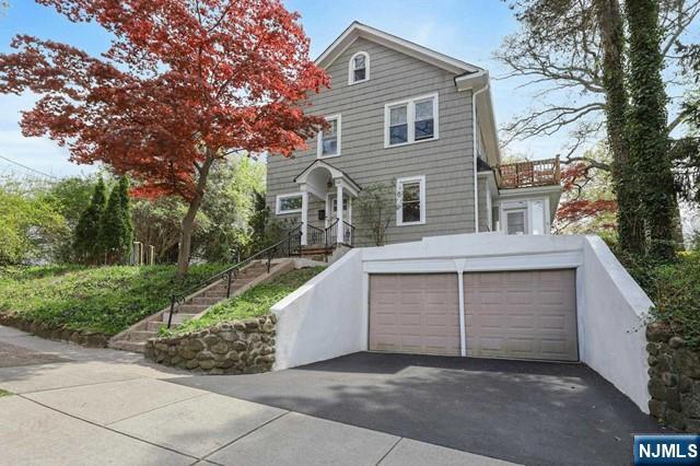 348 Evergreen Place, Unit 2 Ridgewood, NJ 07450 - Photo 2 of 3