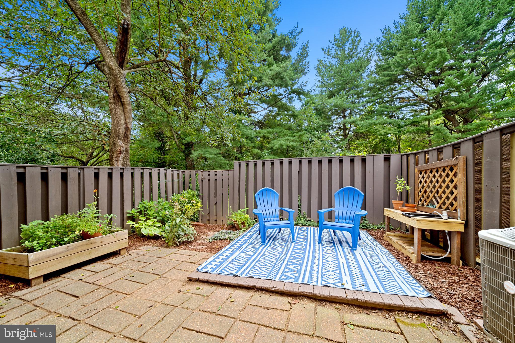 1386 Northgate Square Reston, VA 20190 - Photo 36 of 39 Back courtyard
