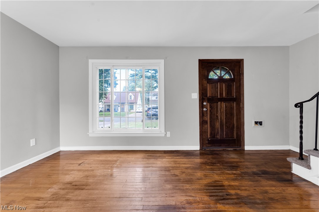 18805 Homeway Road Cleveland, OH 44135 - Photo 5 of 23 View of hardwood floored foyer entrance