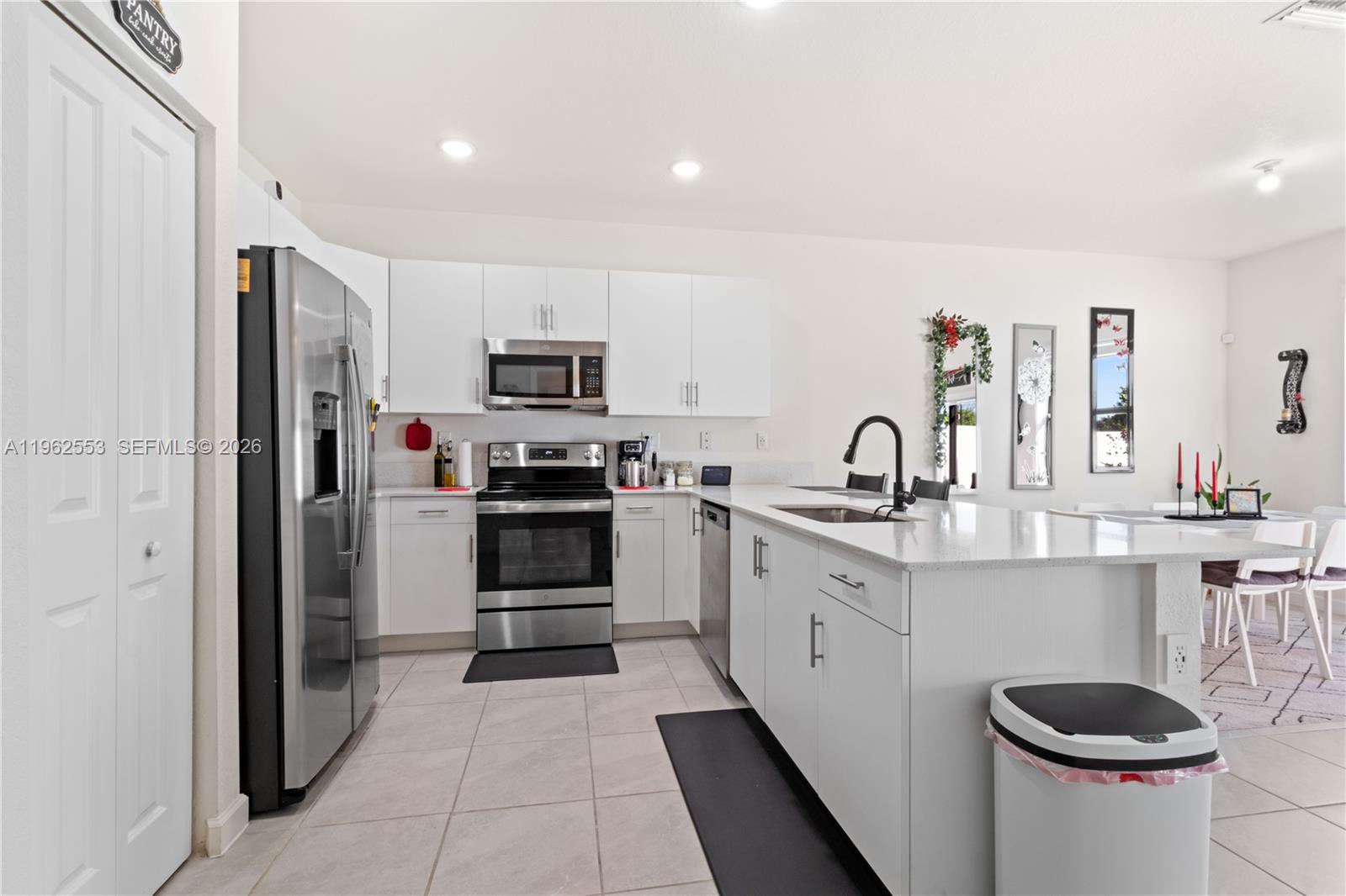 11438 West 34th Court Hialeah, FL 33018 - Photo 6 of 50