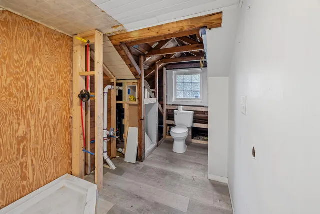 a view of livingroom with furniture