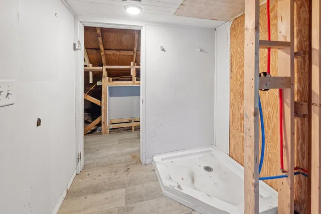 a view of a house with backyard